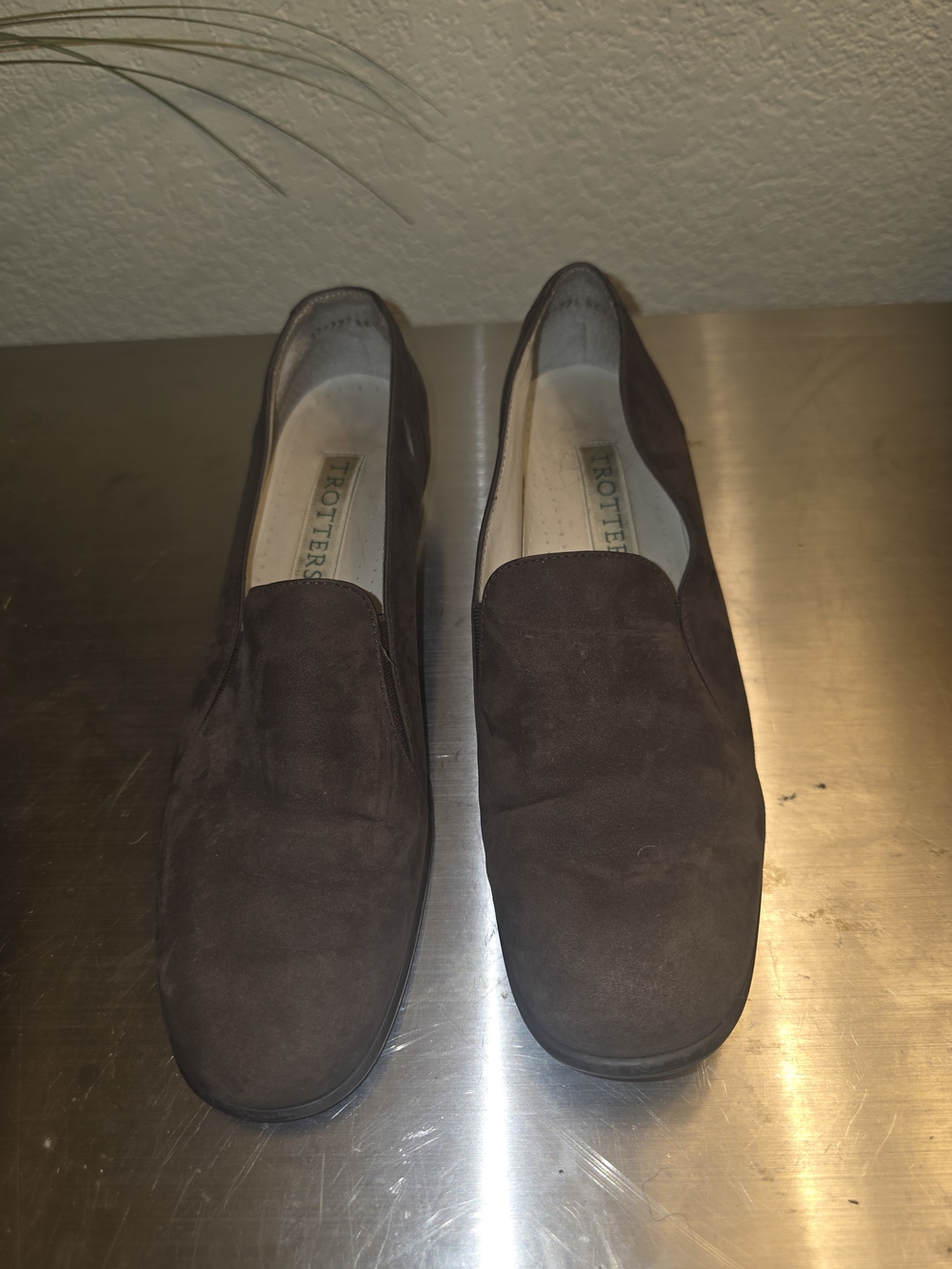 Trotters Women's Dark Brown Suede Slip-On Loafers